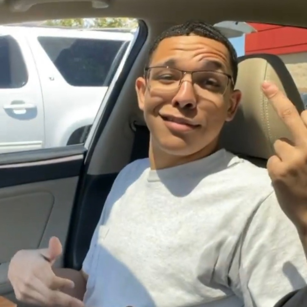 Meet your Posher, Eli